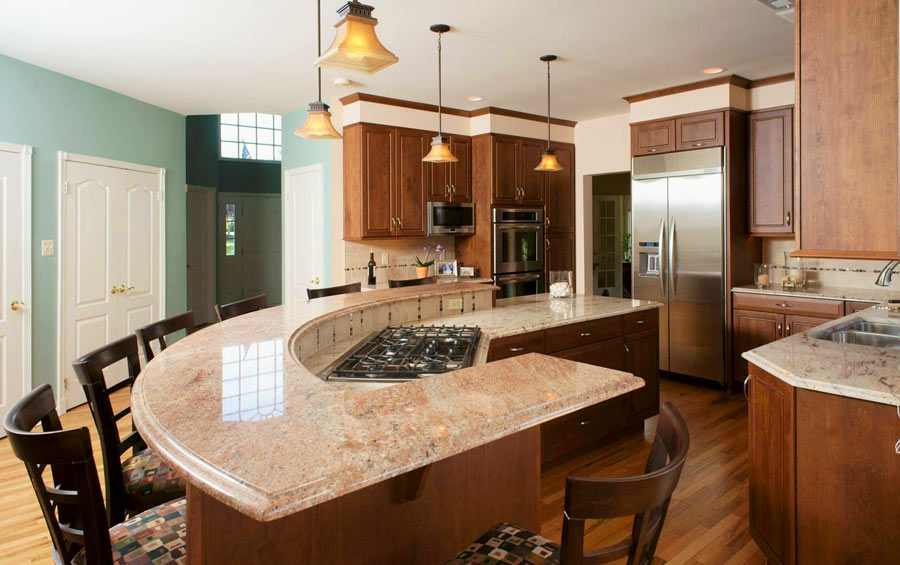 Curved Countertop for Open Kitchen