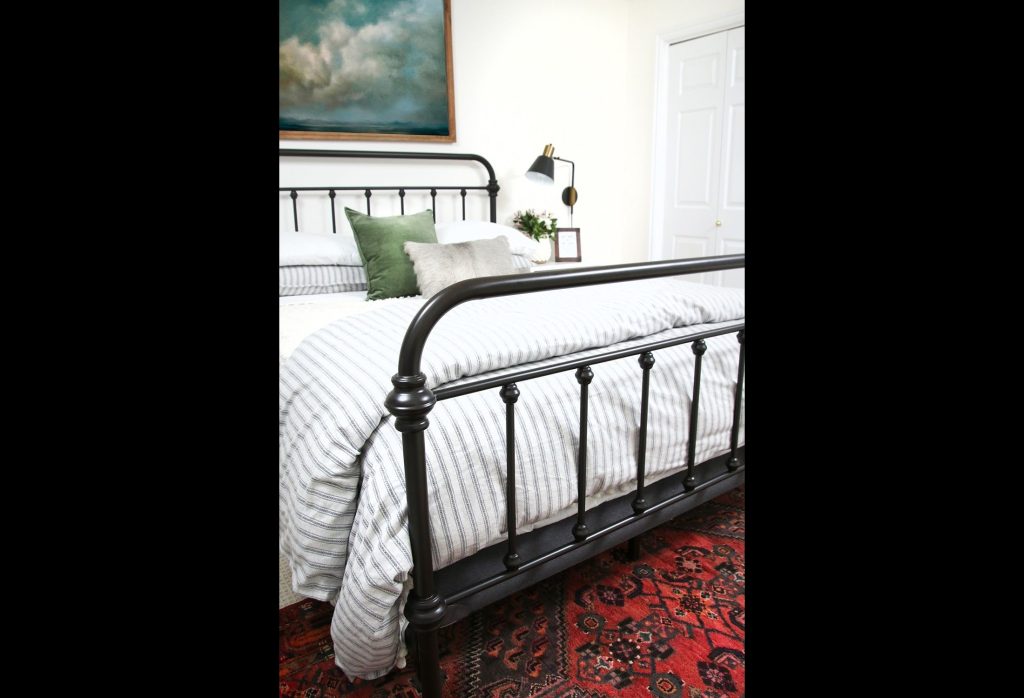 Black Metal Frame Bed with Red Carpet